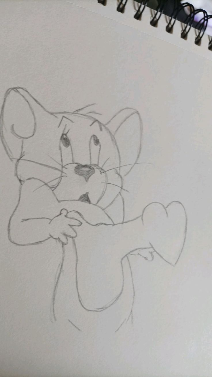 Desenho de um rato segurando um coração em papel em branco