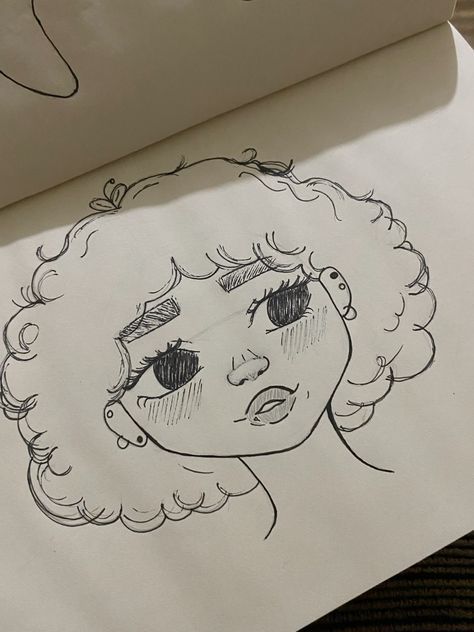 Desenho de uma garota com cabelo cacheado e expressivo