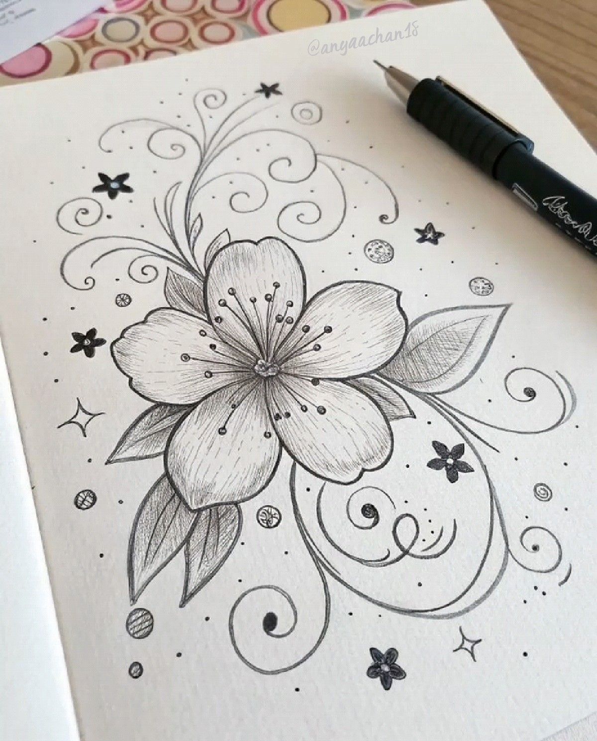 Desenho de Flores: Flor com detalhes e enfeites para desenhar