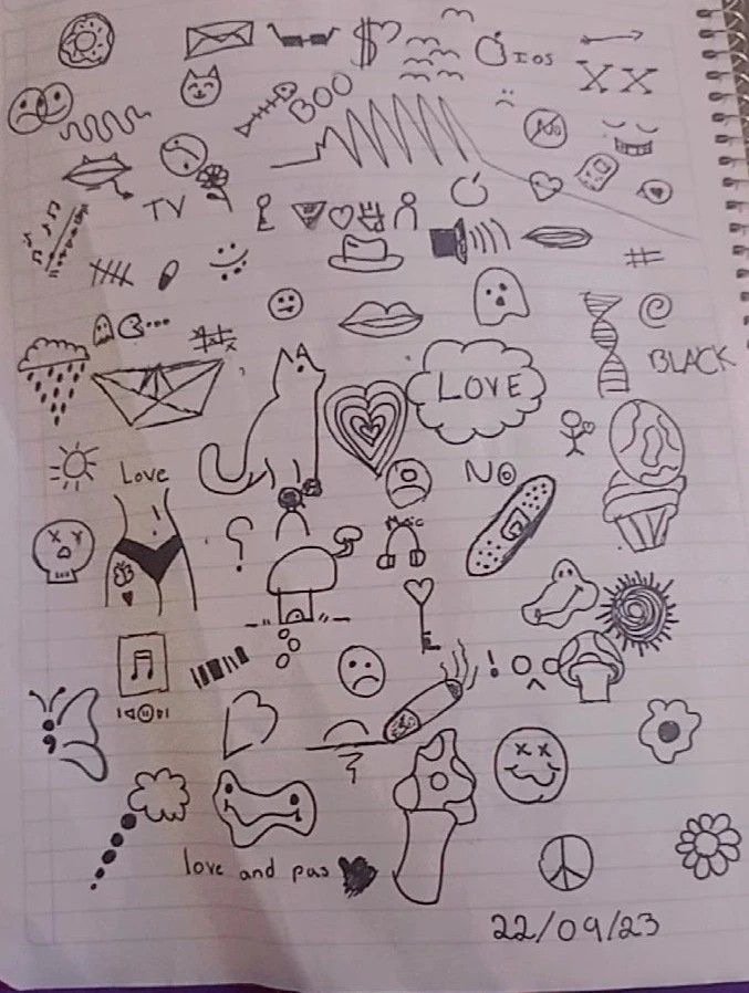 Desenho para Desenhar no Caderno de vários símbolos e figuras