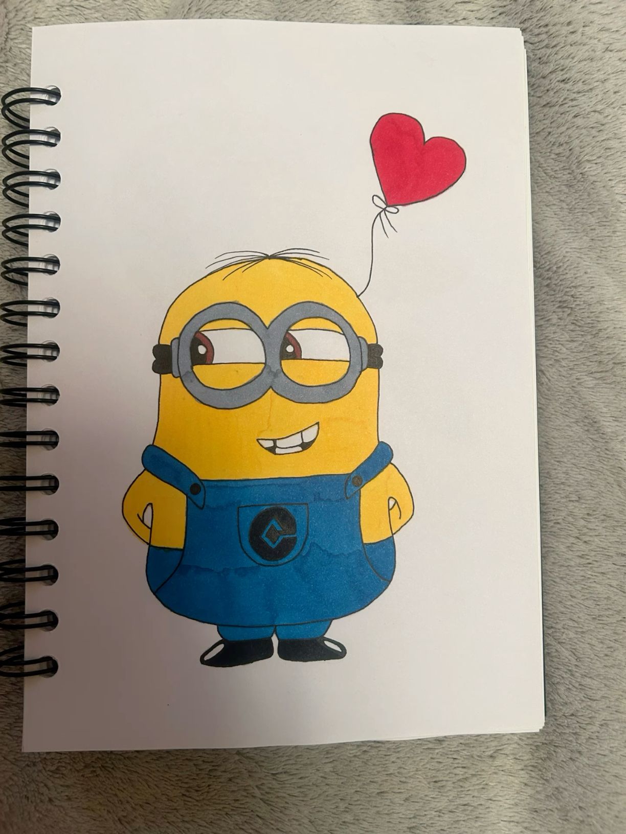 Desenhos Fofos: Minion fofo com balão de coração