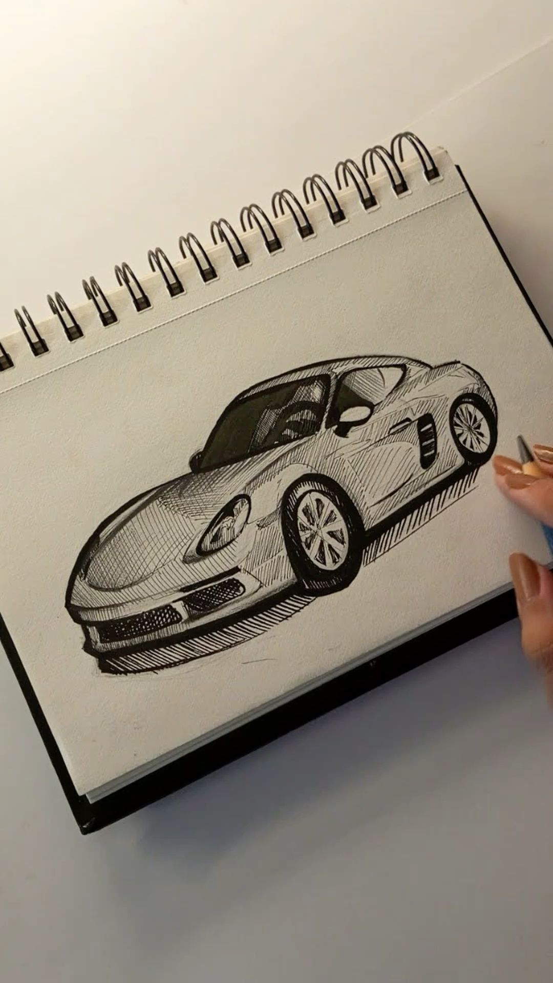 Desenho de Carro: Carro esportivo realista a lápis