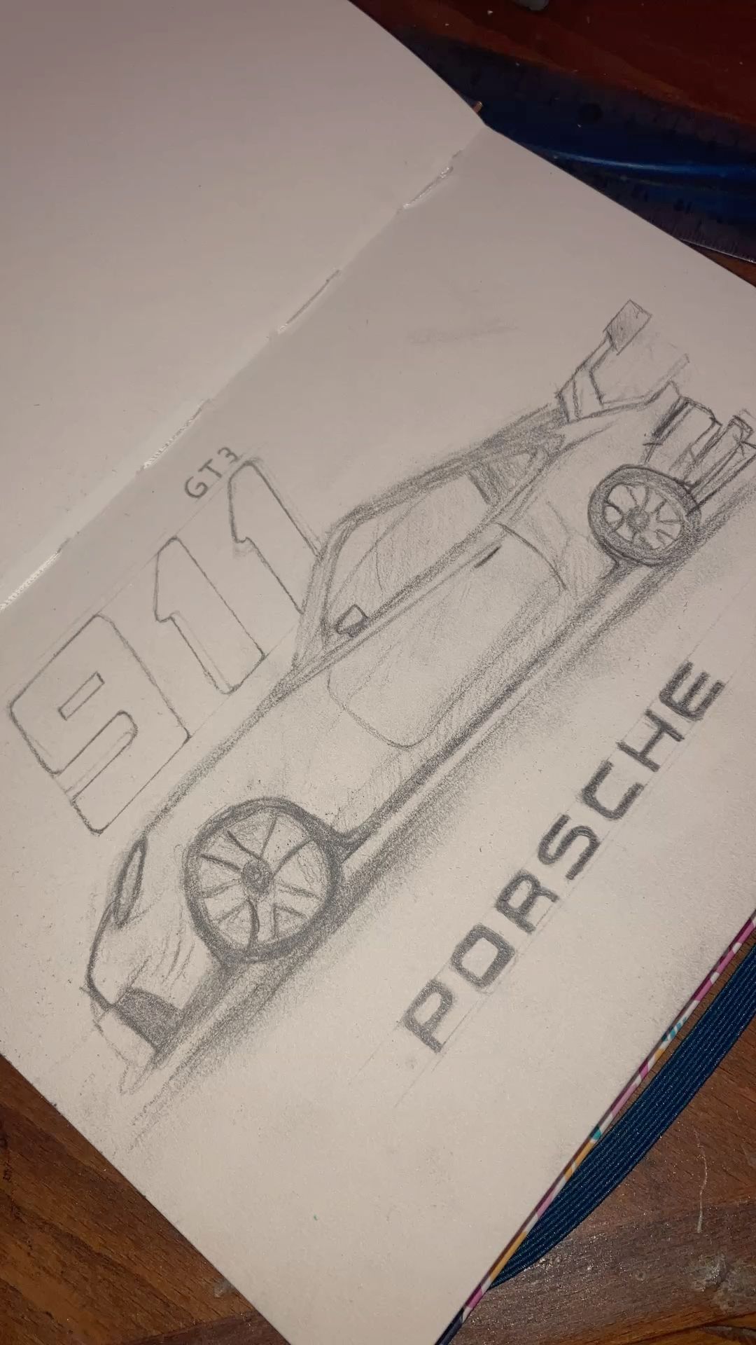 Desenho de Carro: Carro esportivo a lápis para desenhar