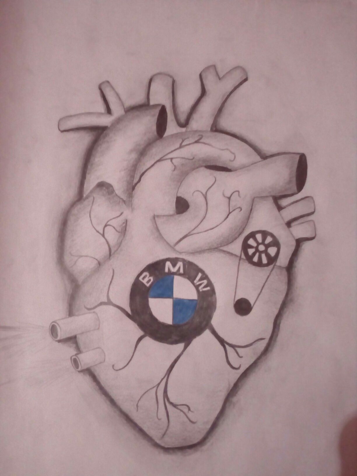 Desenho de Carro: Coração com símbolo BMW a lápis