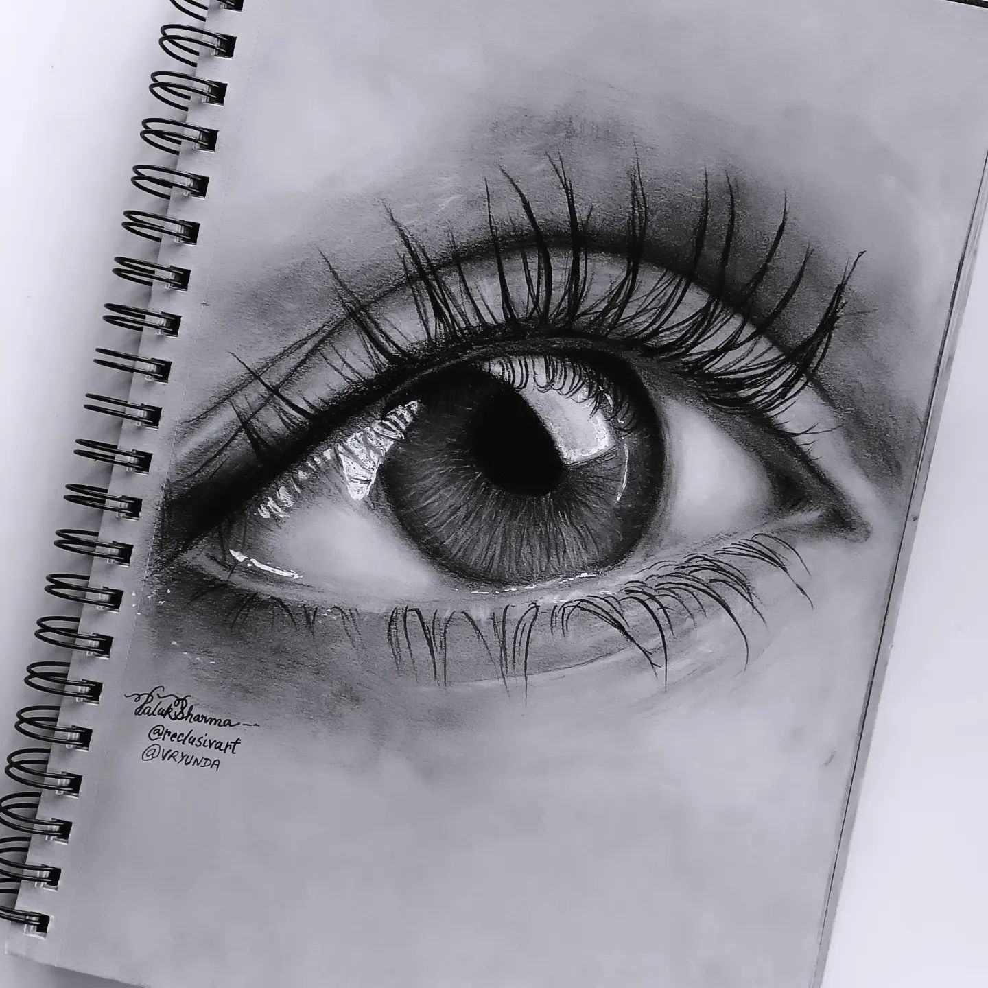 Desenho de Olho: Olho realista em lápis para desenhar