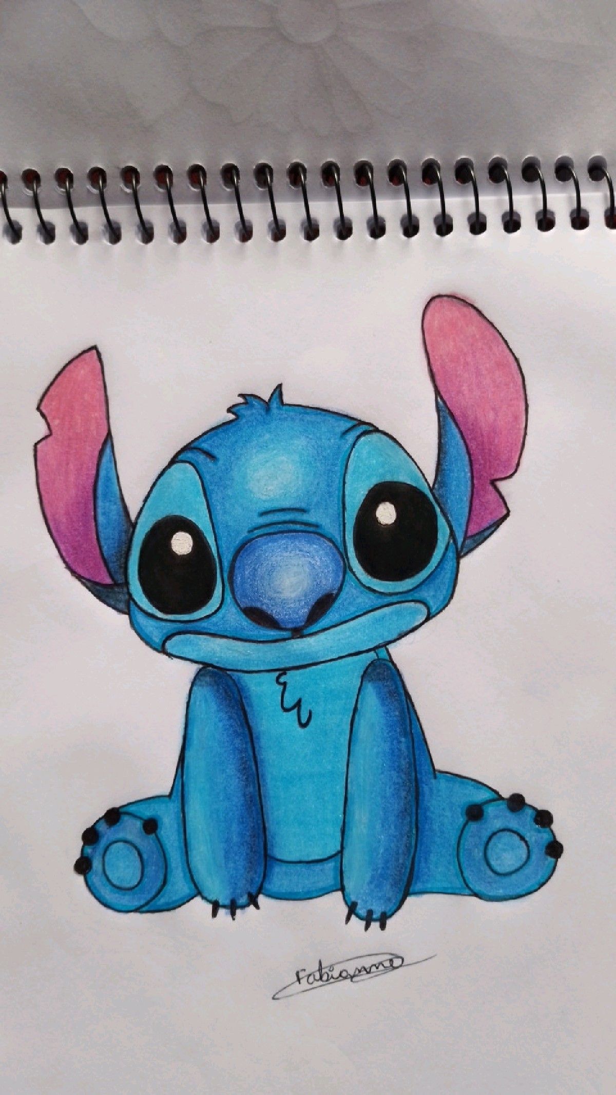 Desenhos do Stitch: Stitch fofo sentado a lápis para desenhar