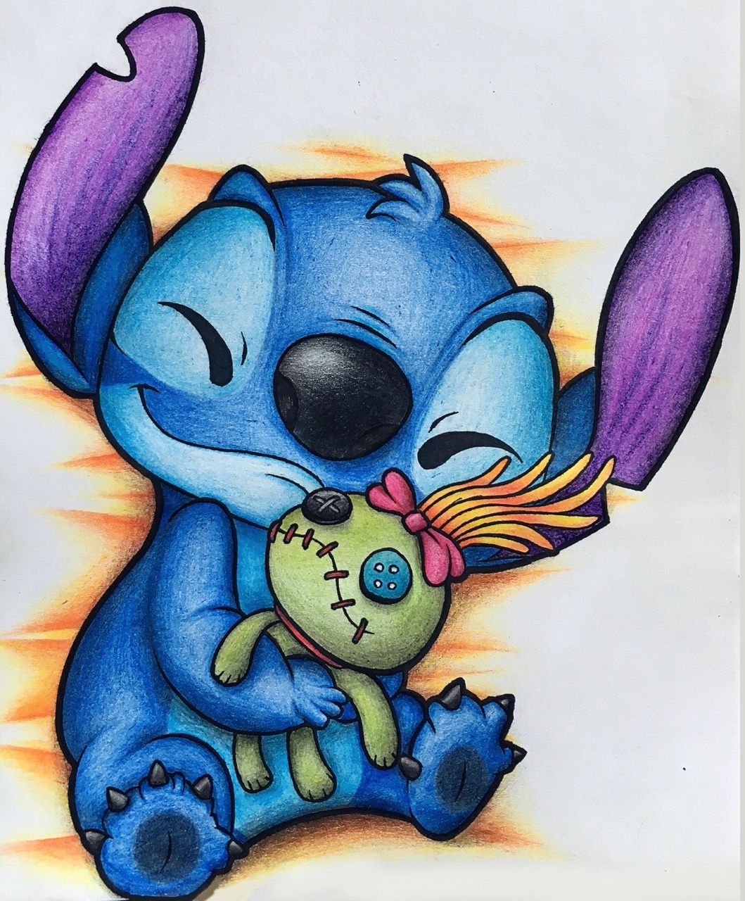 Desenhos do Stitch: Stitch abraçando seu brinquedo fofo