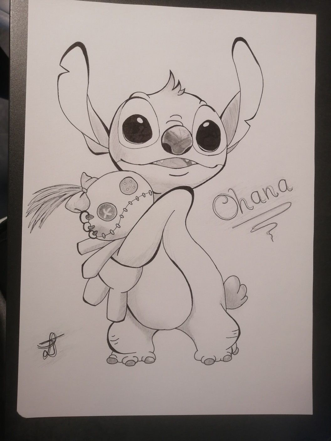 Desenhos do Stitch: Stitch abraçando seu ursinho para desenhar